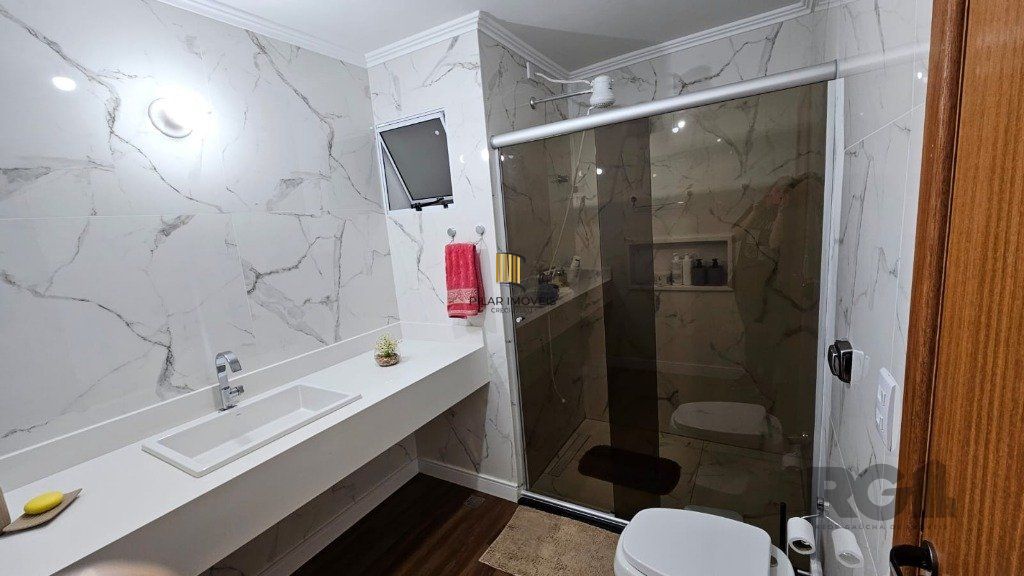 Casa 3 dormitórios, 5 vagas, 155 m² área construída, terreno 300m², Nonoai.