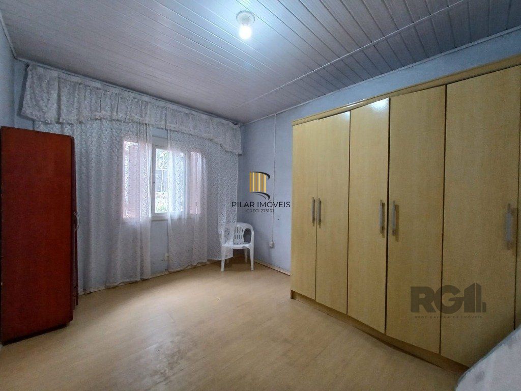 Casa térrea com edícula aos fundos