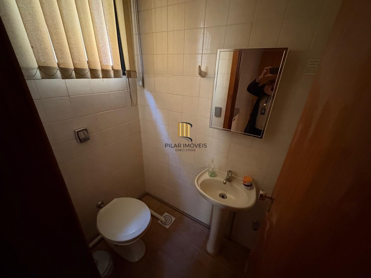Sala/comercial 41,66 no Menino Deus