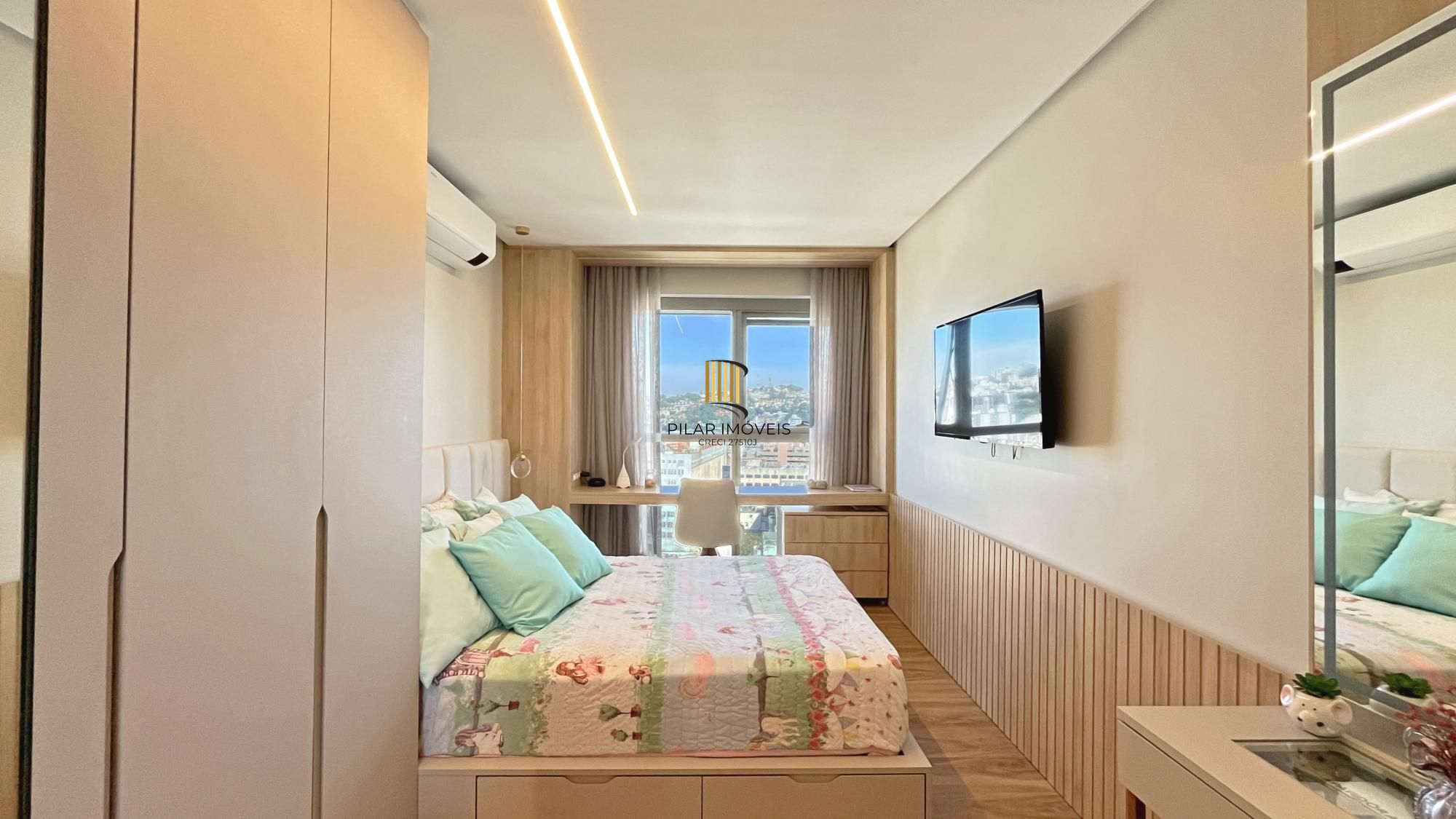 Duplex, mobiliado, andar alto de 2 dormitórios; 2 vagas