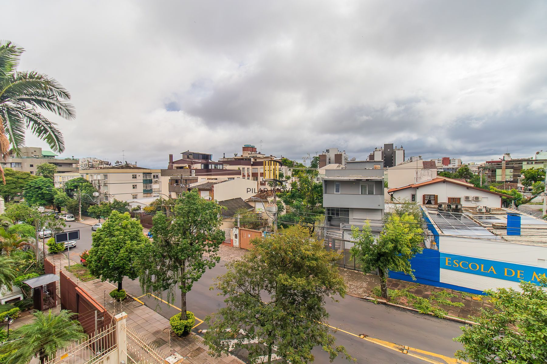 Apartamento semi mobiliado, impecável, com 126m² privativo.