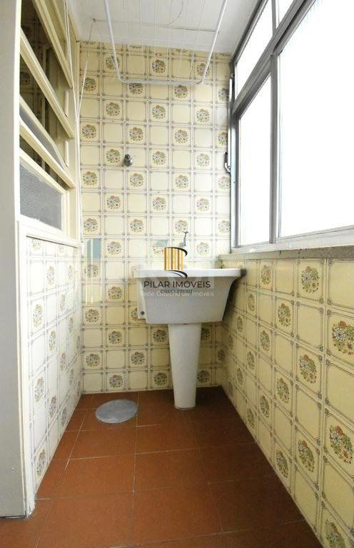 Apartamento de 2 dormitórios, 1 vaga de garagem coberta e escriturada.