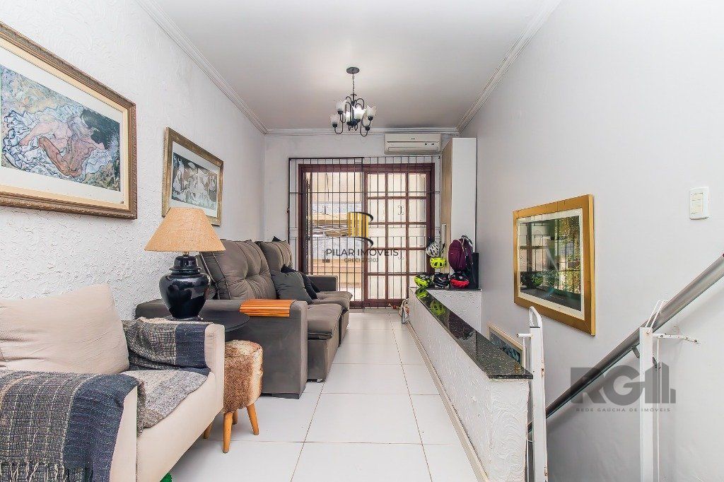 Casa para Venda - 110m², 2 dormitórios, sendo 1 suites, 2 vagas - Menino Deus