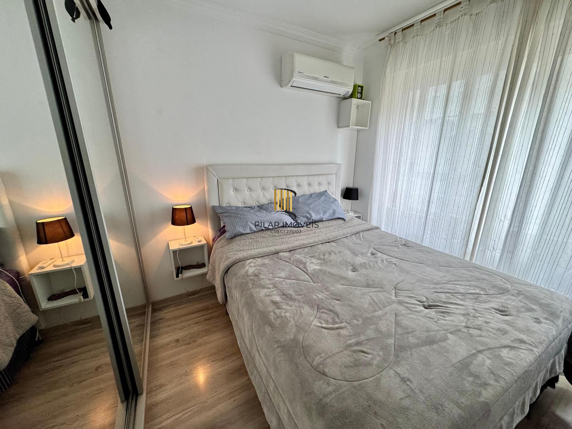 Apartamento semimobiliado em excelentes condições.