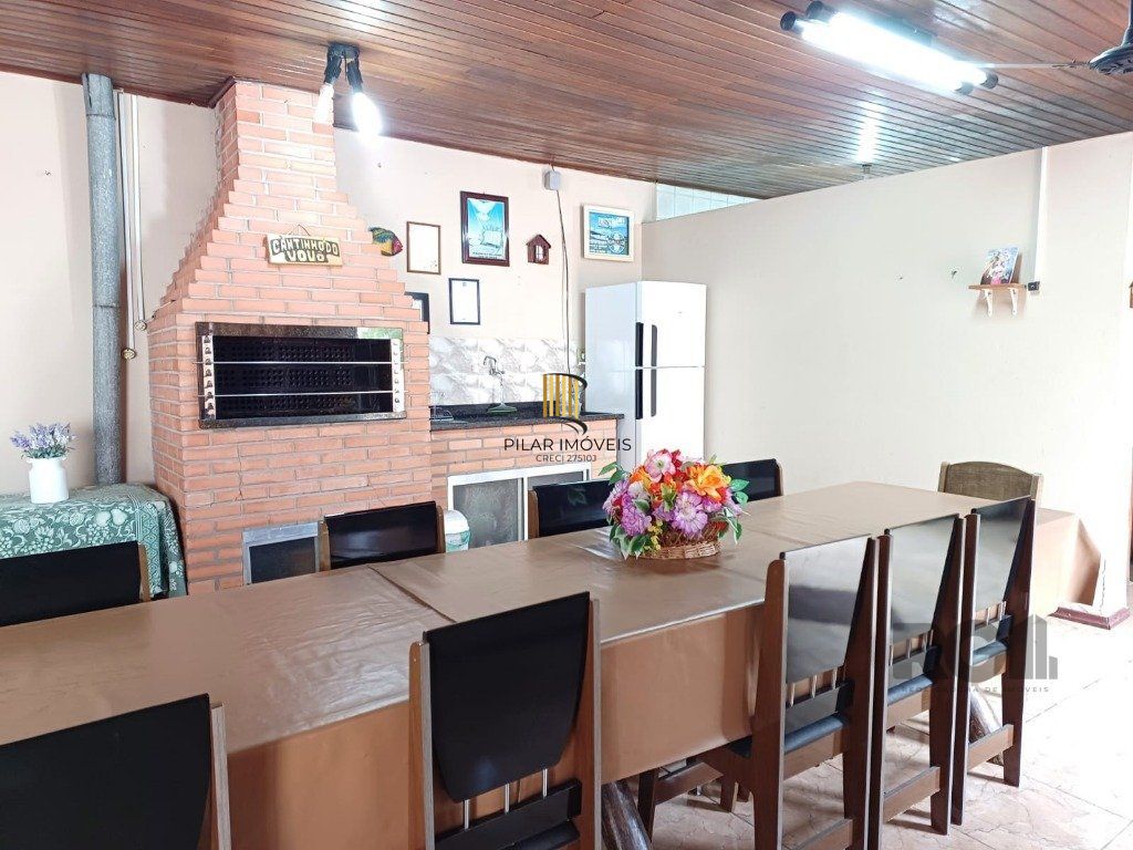 Casa térrea com salão de festas
