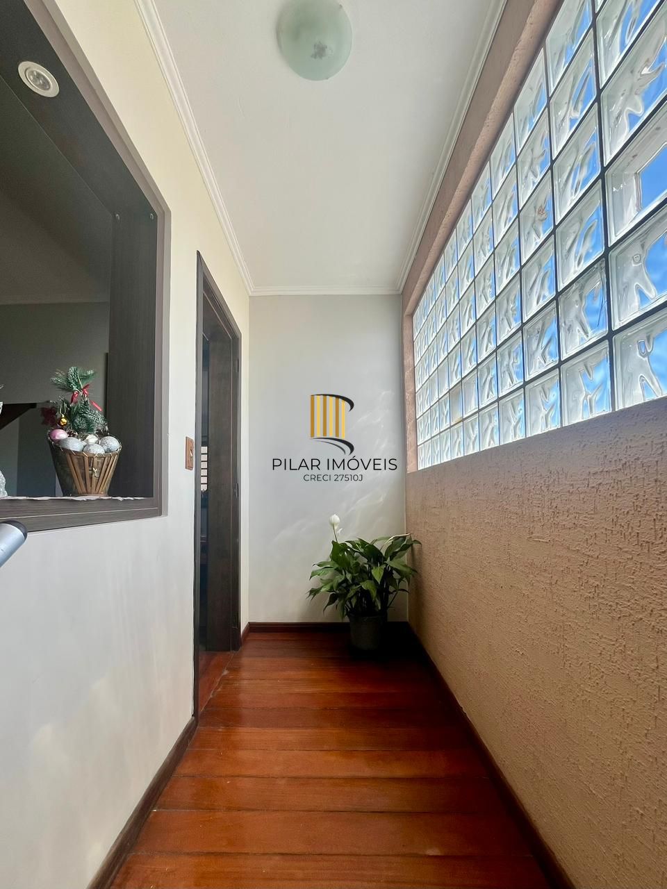 2 Casas independentes em terreno de 480m.
