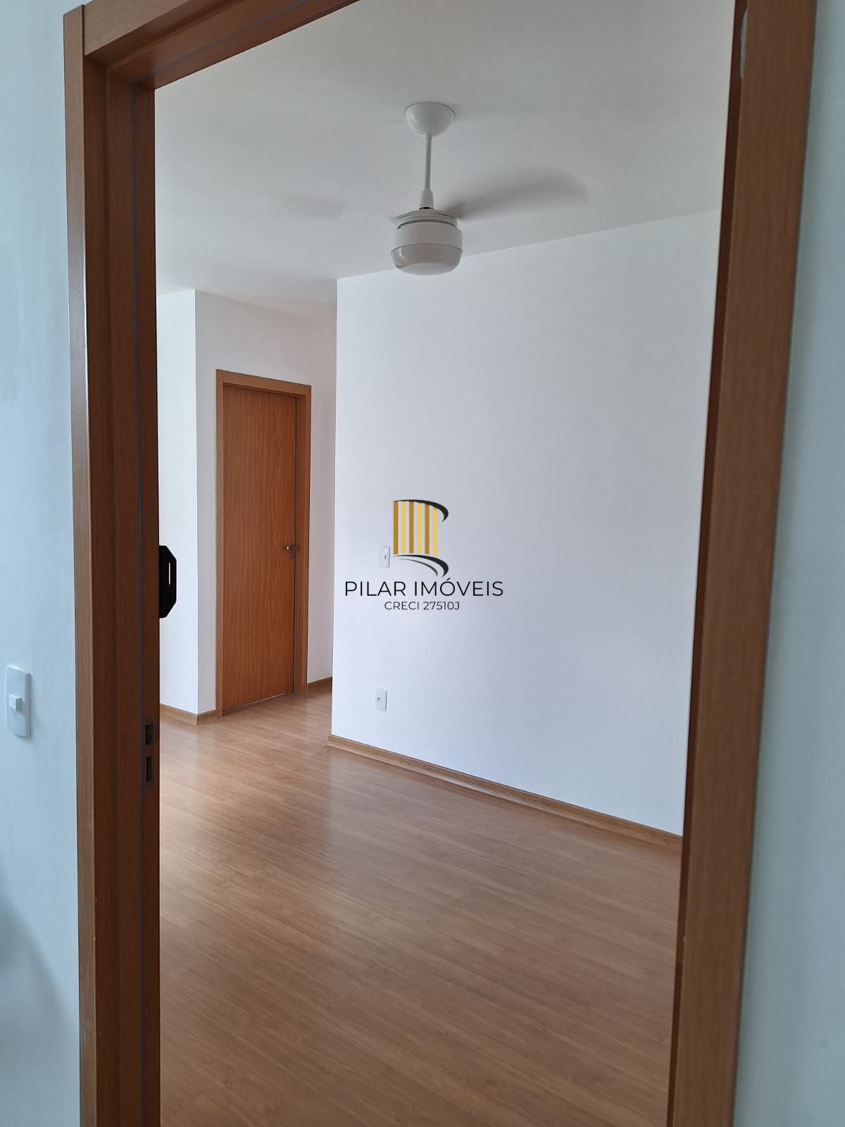 Apartamento 02 dormitorios com estacionamento privativo