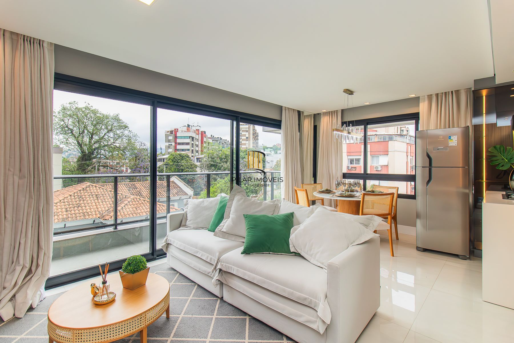 APARTAMENTO 2 D (um suíte) 80,45m² - 1 vaga simples descoberta- MENINO DEUS