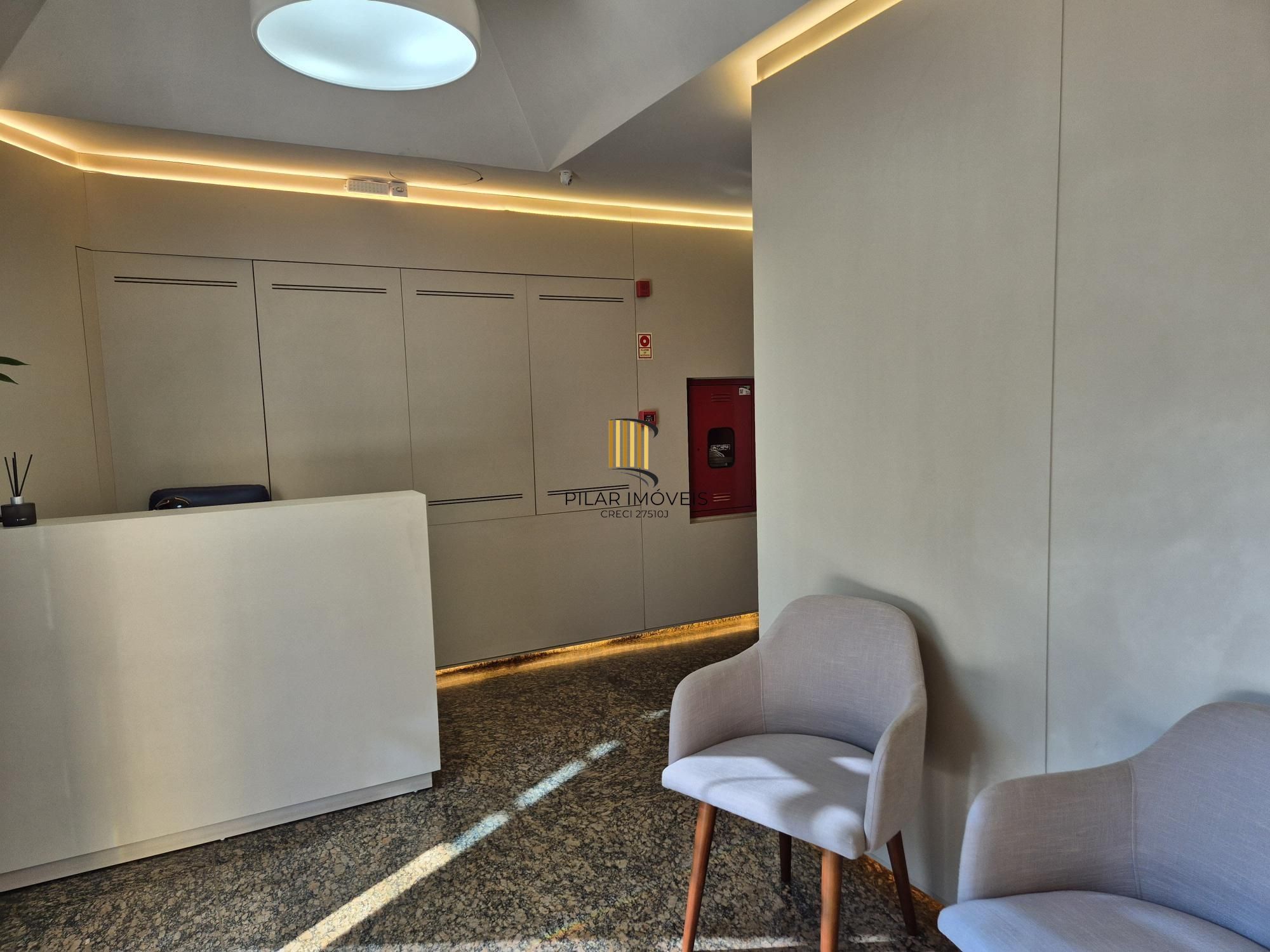 Sala comercial com amplo terraço