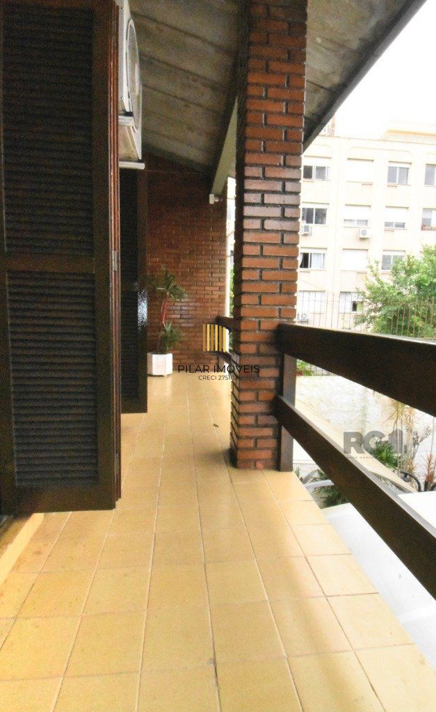 CASA - 5 dorms. -  3 vagas -  290 m² - MENINO DEUS
