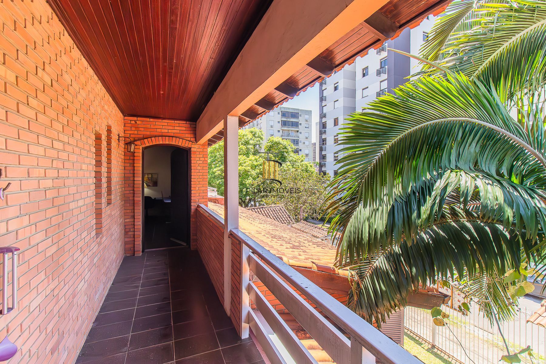 Casa com 5 dormitórios e muito mais