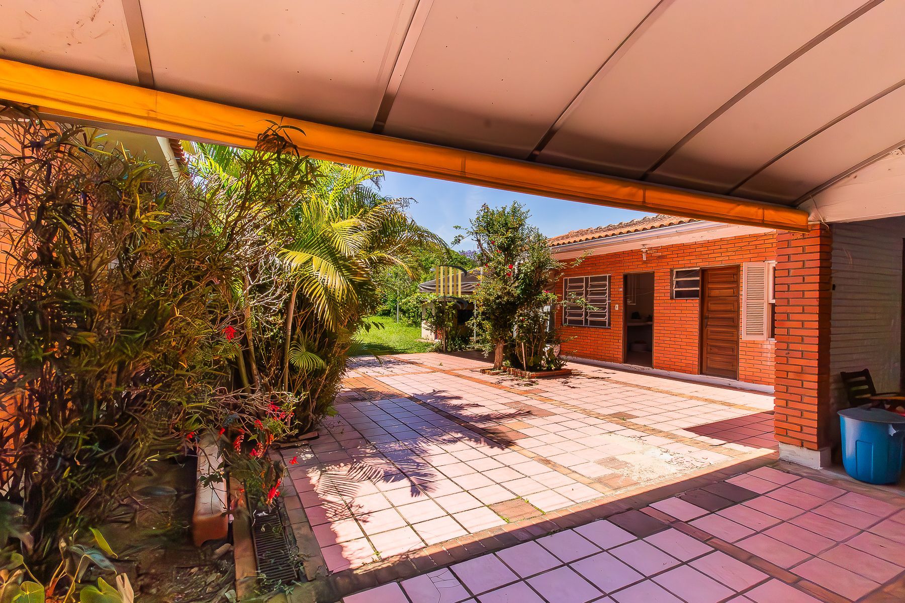 Casa com 5 dormitórios e muito mais