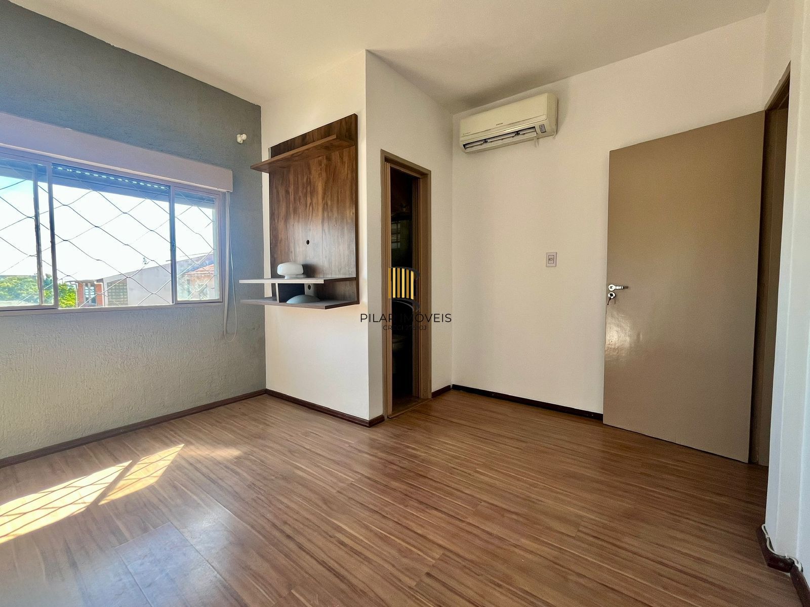 2 Casas independentes em terreno de 480m.