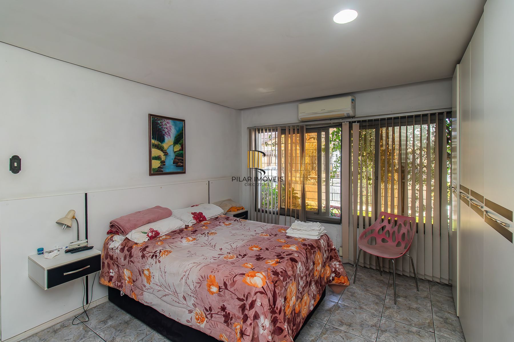 Casa 3 dormitórios, 5 vagas.