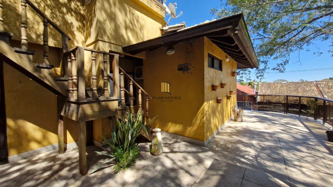 Casa em Condomínio Fechado em Ipanema com 4 dormitorios