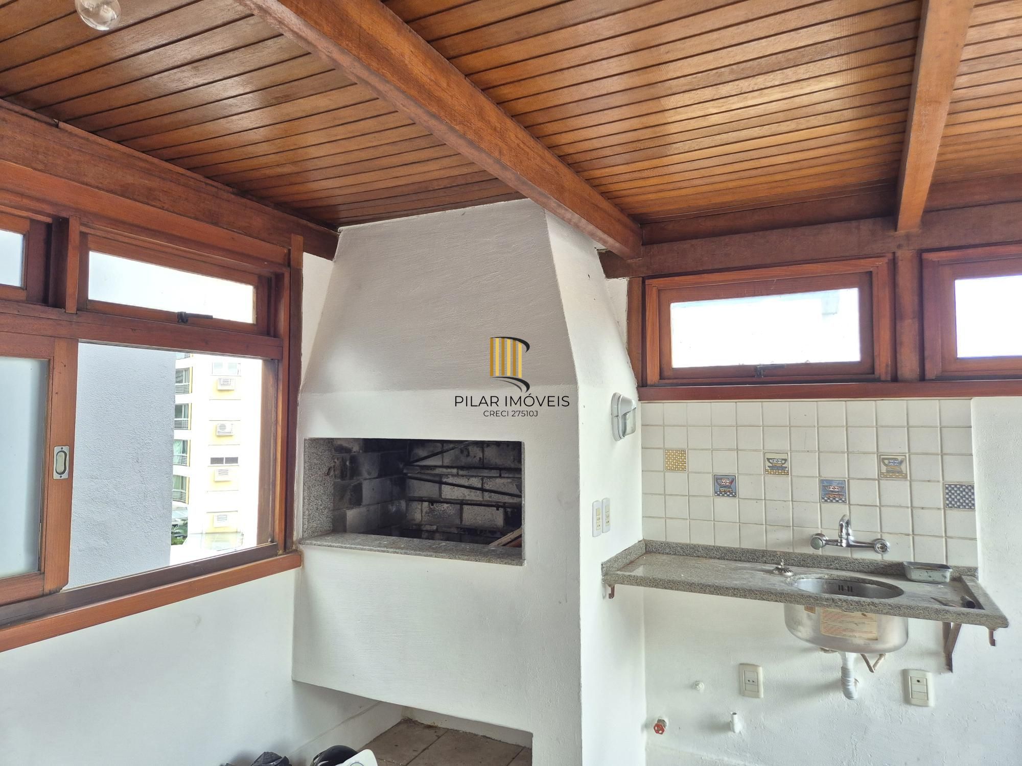 Cobertura com churrasqueira