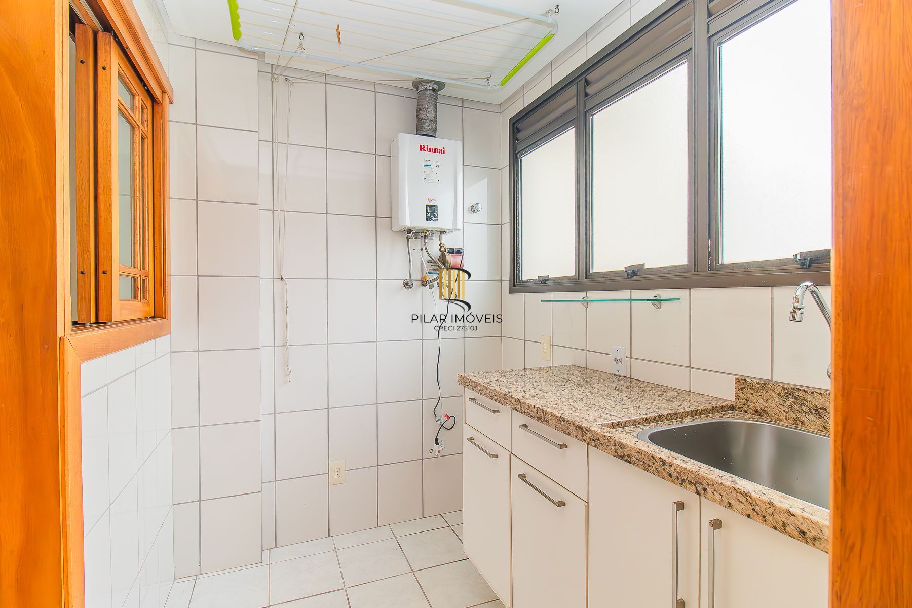 Apartamento semi mobiliado, impecável, com 126m² privativo.