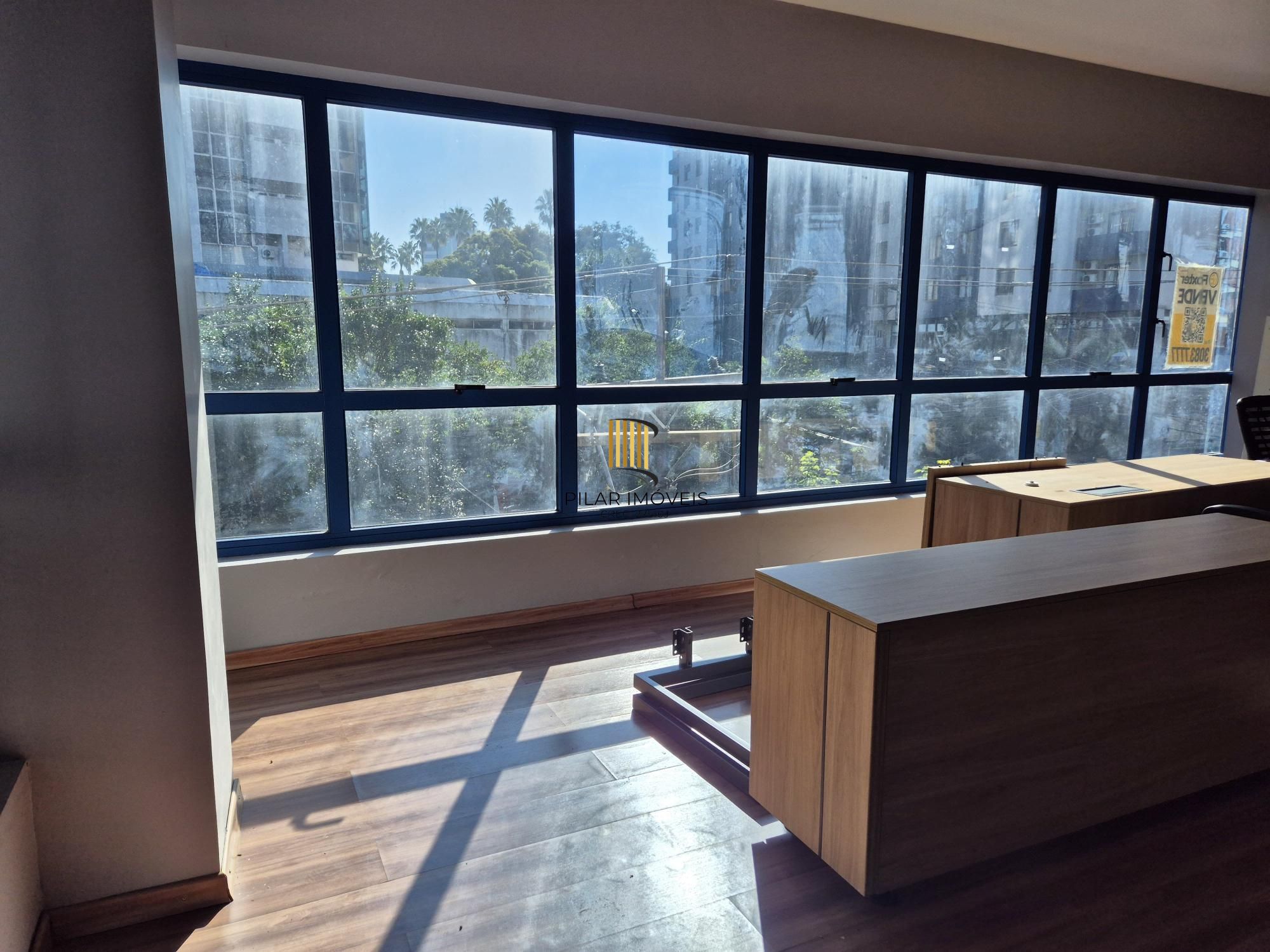 Sala comercial com amplo terraço