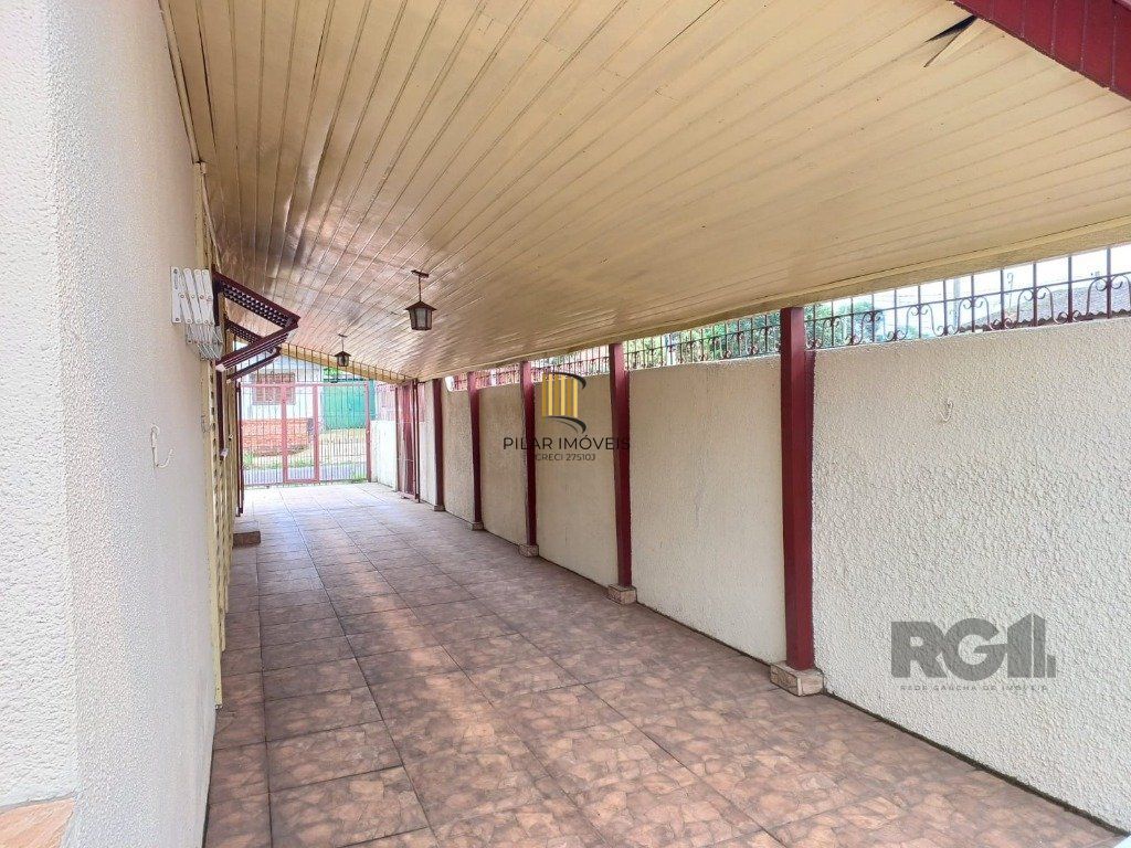 Casa térrea com salão de festas