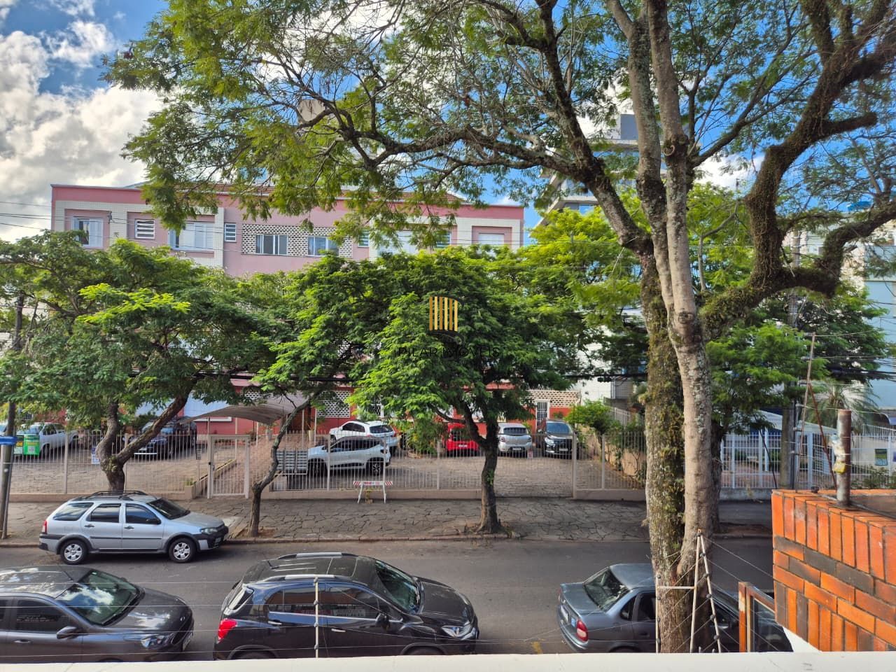 Casa comercial no miolo do bairro Menino Deus