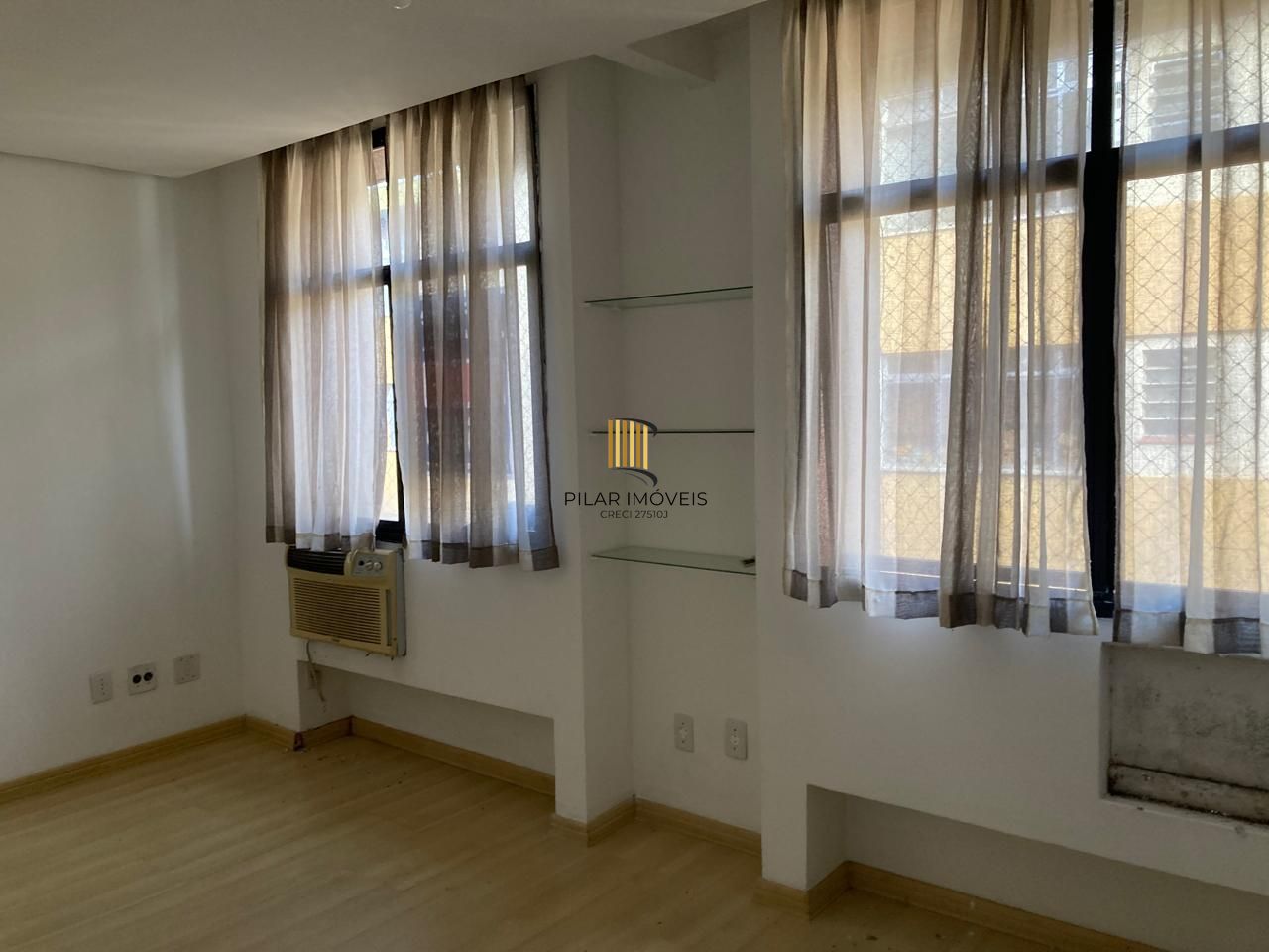 ÓTIMA SALA COM 37 METROS PRIVATIVOS E BOX ESCRITURADO