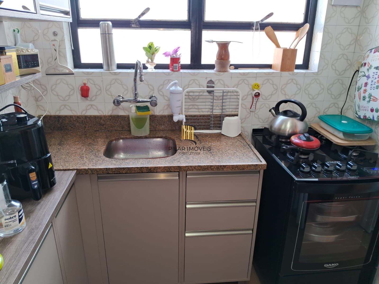 Apartamento de 58 m² com 2 quartos localizado no Bairro Menino Deus.