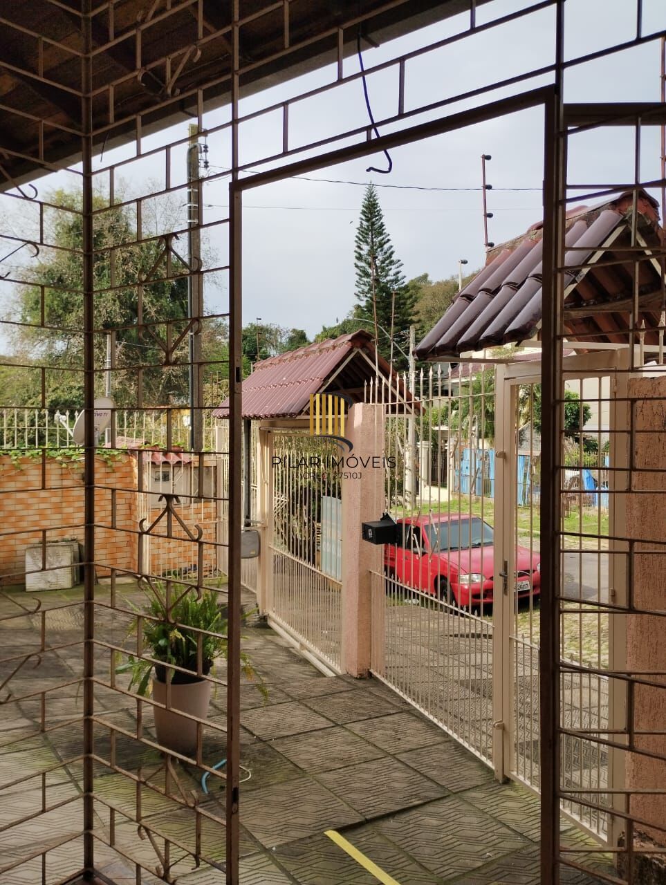 Terreno com duas frentes, três casas  (duas c/dois dormitórios e a outra tipo tipo JK) - Pilar Imóveis