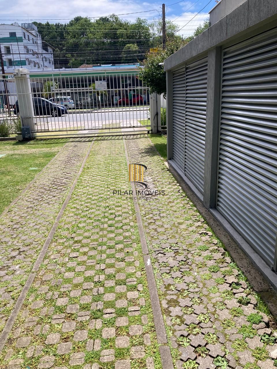 Apartamento 2 dormitórios com suíte e vaga coberta escriturada