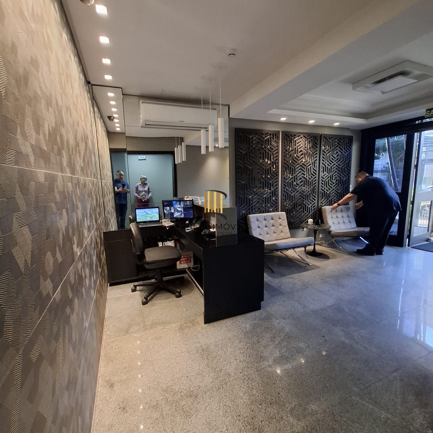Sala Comercial com vaga para um carro escriturada