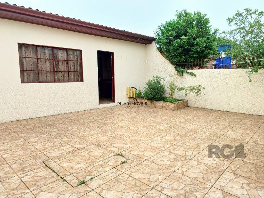 Casa térrea com salão de festas
