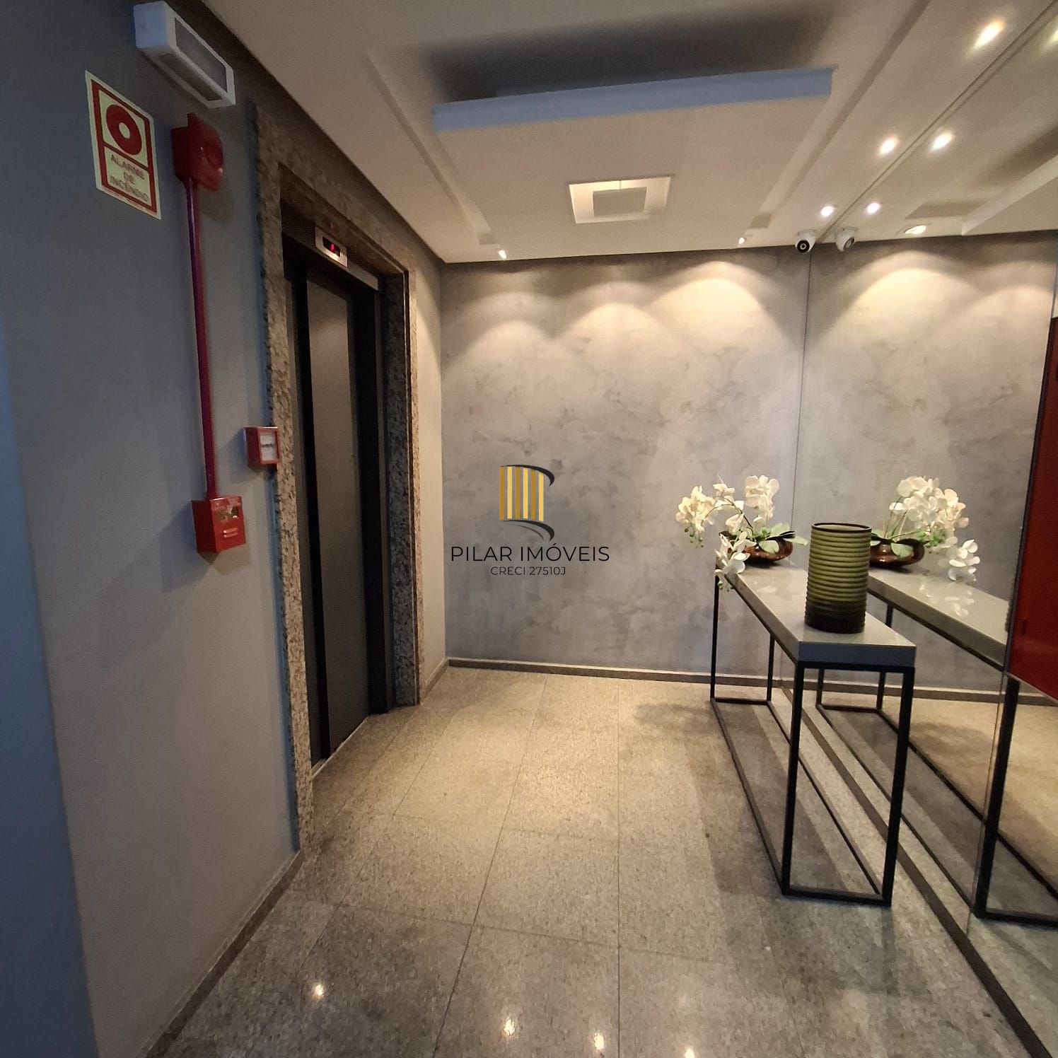 Sala Comercial com vaga para um carro escriturada