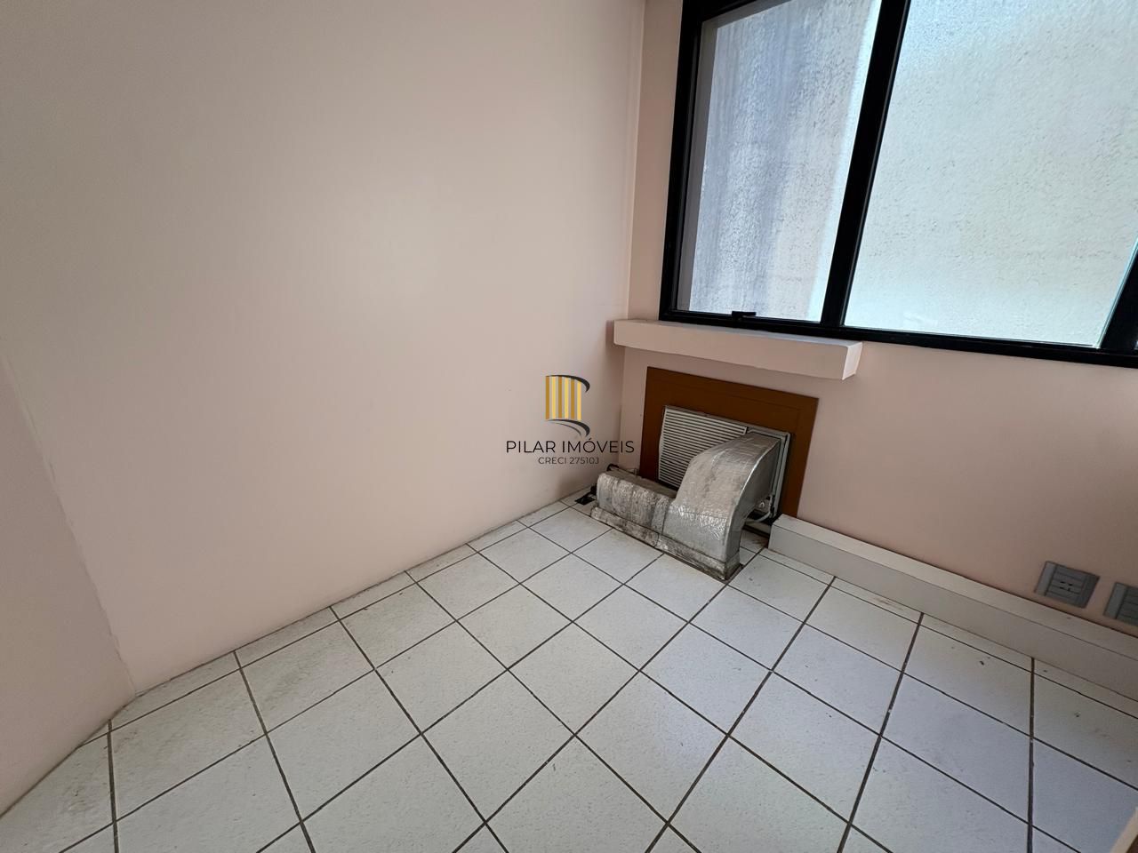 Sala/comercial 41,66 no Menino Deus