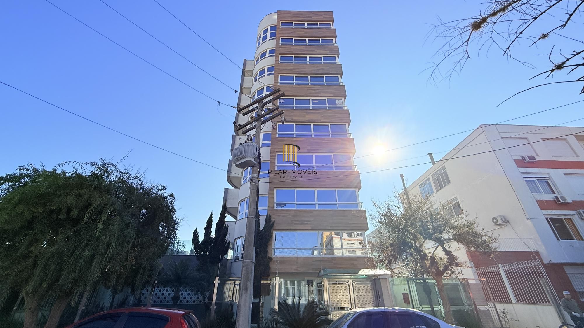 Excelente apartamento amplo com 2 dormitórios, 2 suítes mais dependência de empregada ou gabinete ou 3º dormitório