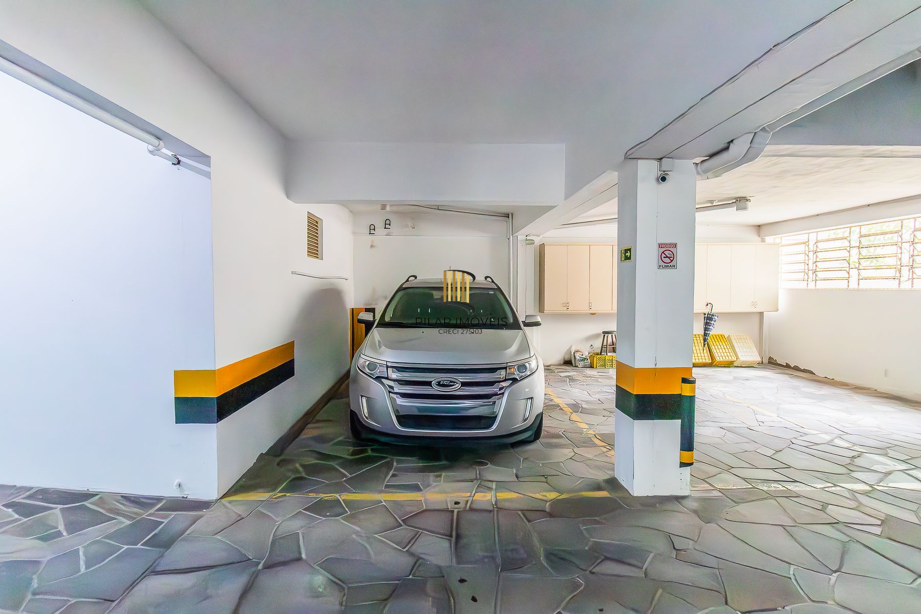 Apartamento semi mobiliado, impecável, com 126m² privativo.