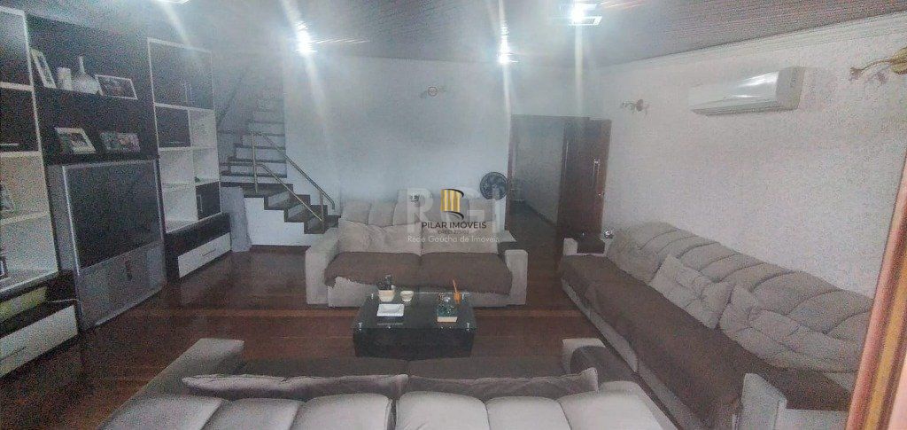 Casa para Venda - 243m², 2 dormitórios, sendo 1 suites, 3 vagas - Glória