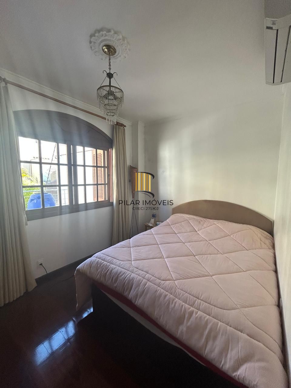 CASA -4 DORM. -com 2 suítes - 3 BOX- 297,18 m² - MENINO DEUS