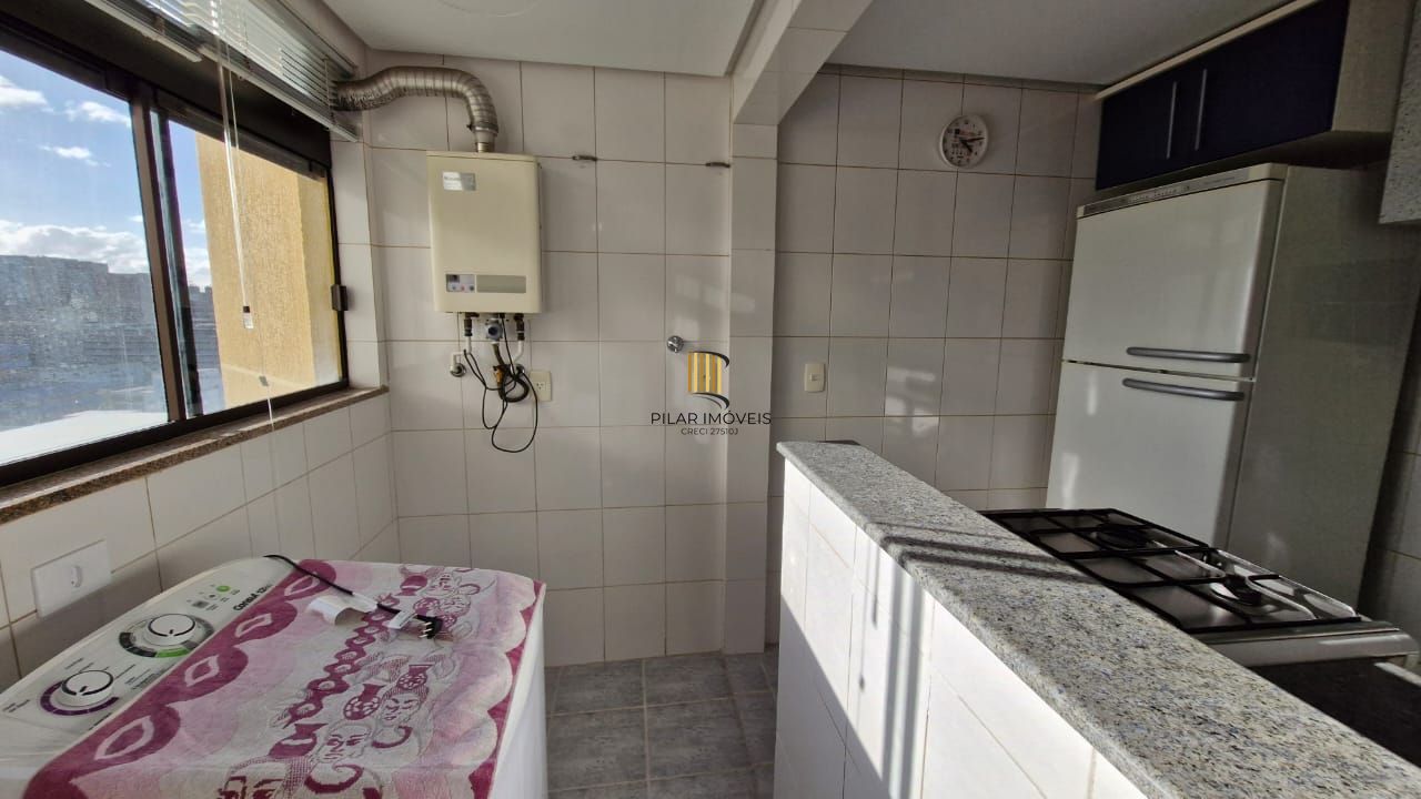 Apartamento impecável de frente no Menino Deus, 103,00 m² de área útil, 2 dormitórios, varanda integrada com churrasqueira, 2 garagens