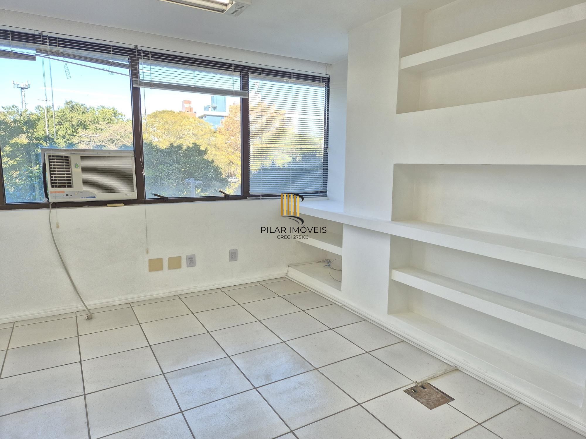 Sala com 6 divisórias e 2 vagas