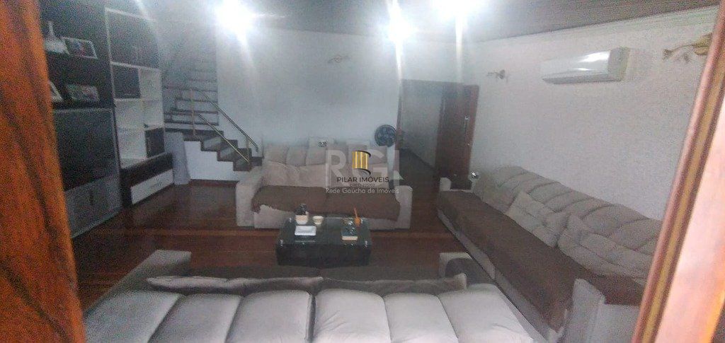 Casa para Venda - 243m², 2 dormitórios, sendo 1 suites, 3 vagas - Glória
