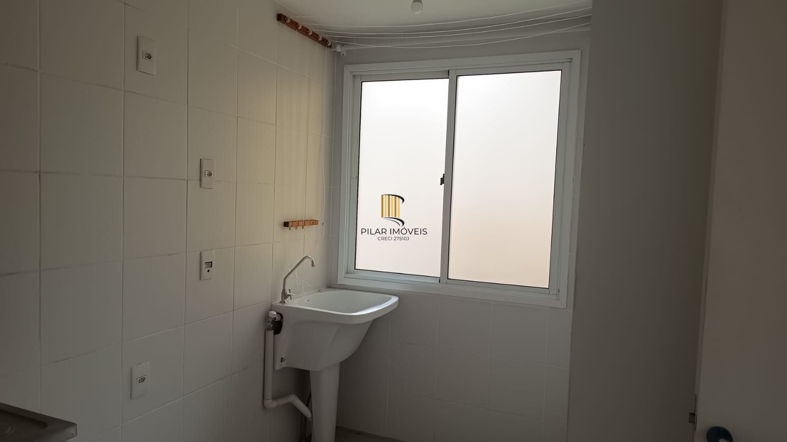 Apartamento três dormitórios (uma suíte), uma vaga escriturada/coberta Bairro Partenon