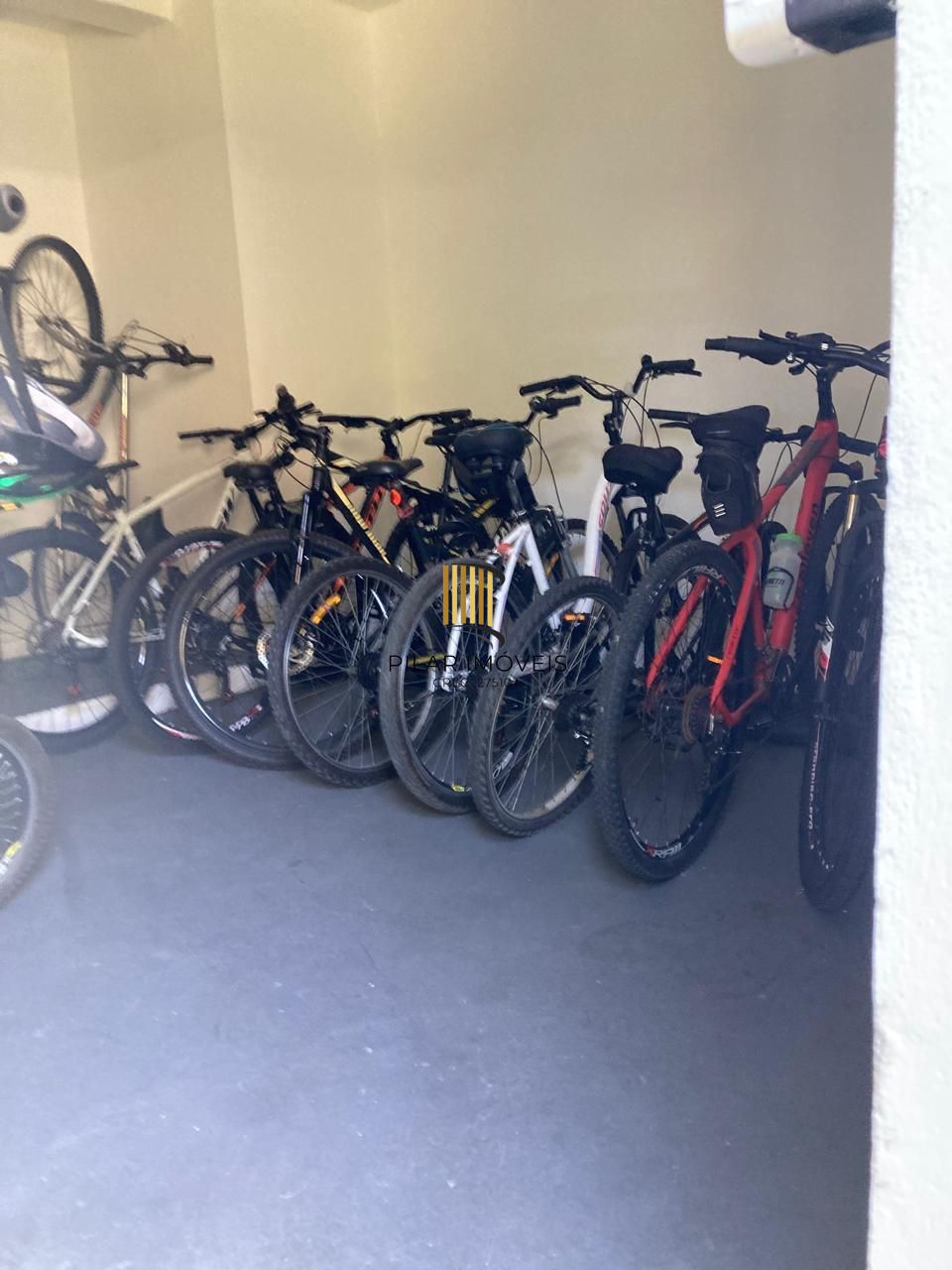 Apartamento 2 dormitórios com suíte e vaga coberta escriturada