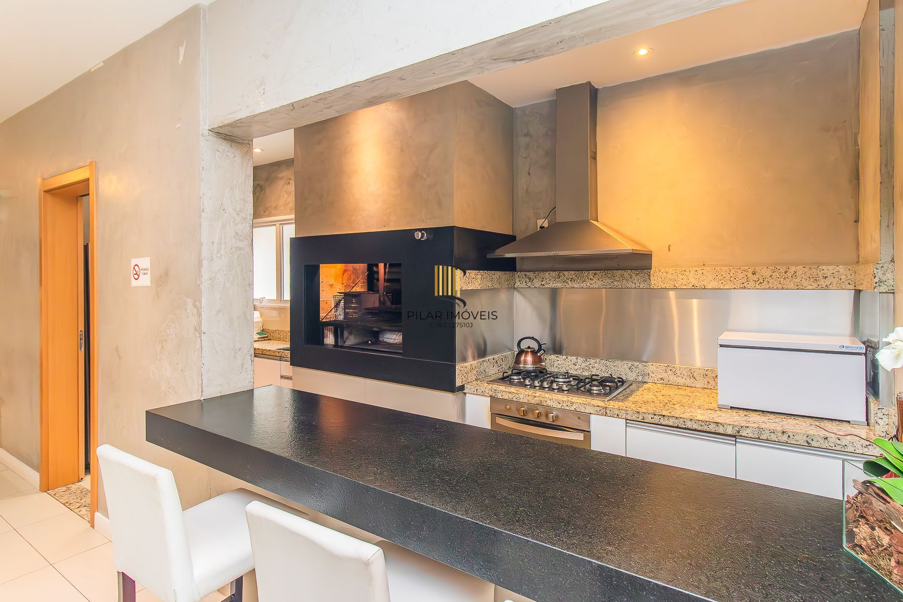 3 suítes 2 vagas Menino Deus