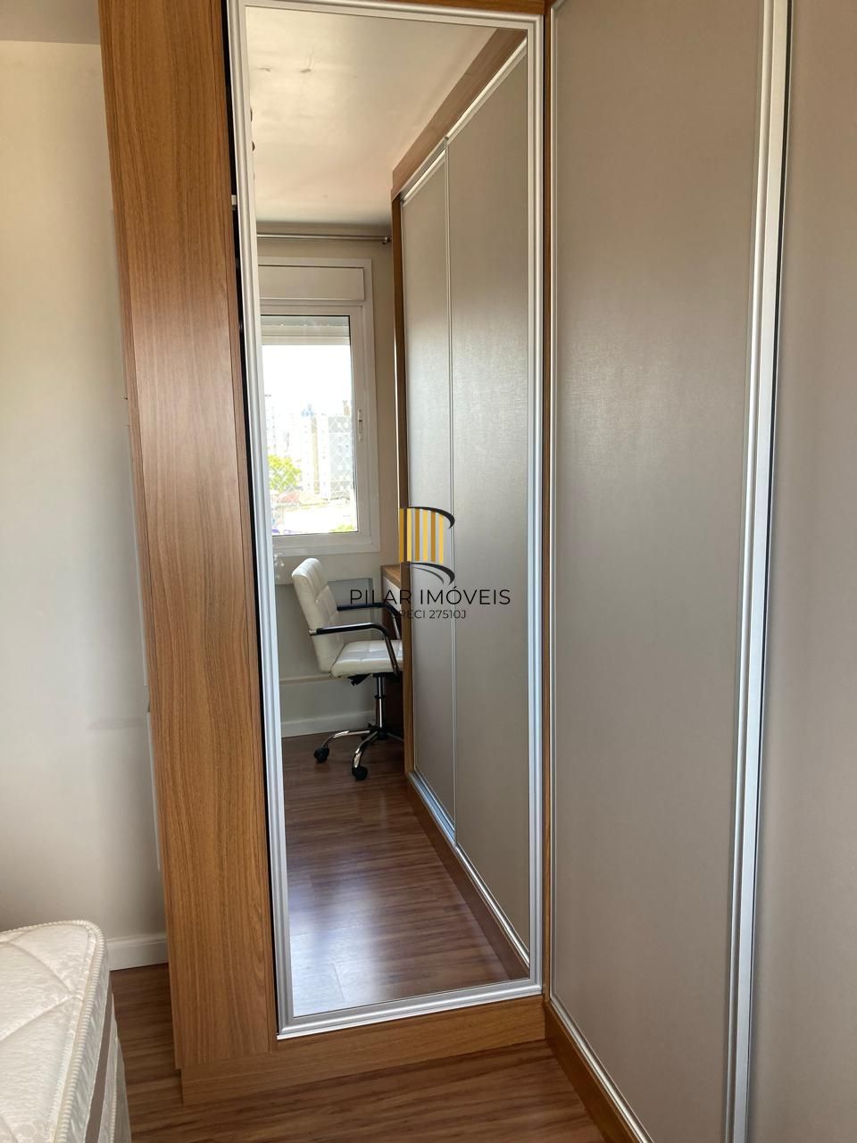 Apartamento 2 dormitórios com suíte e vaga coberta escriturada