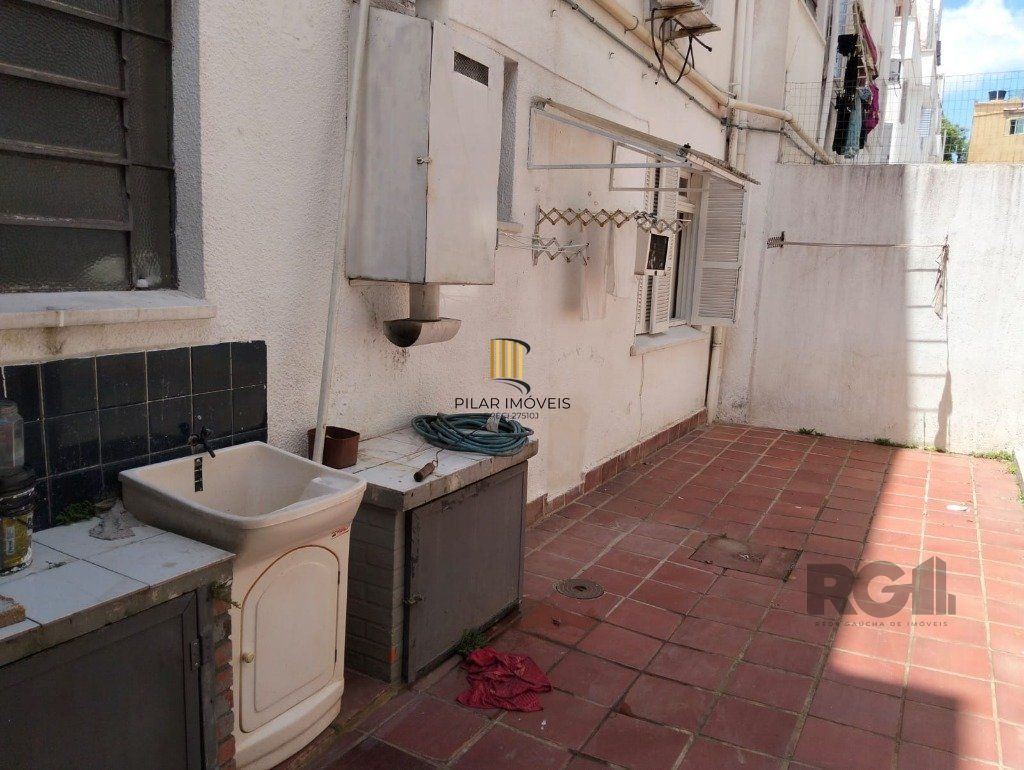 Apartamento 3 Dormitórios , dependência de empregada e vaga de garagem.