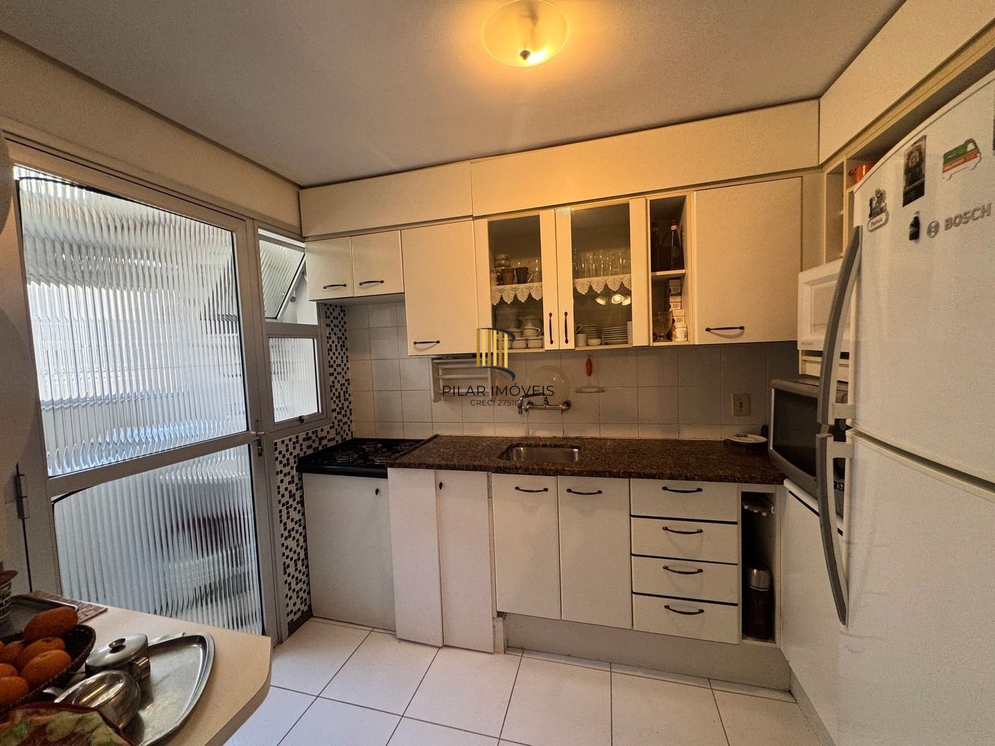 Apartamento dois dormitórios ( uma suíte) garagem/depósito Bairro Menino Deus