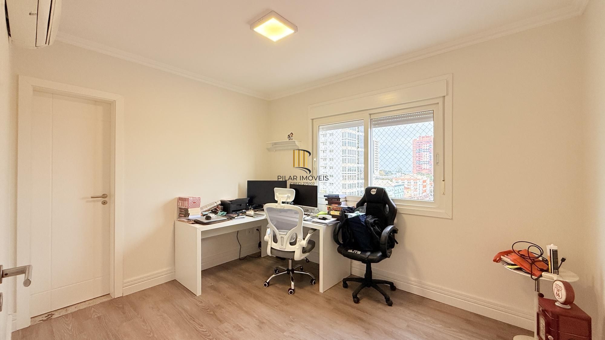 Excelente apartamento amplo com 2 dormitórios, 2 suítes mais dependência de empregada ou gabinete ou 3º dormitório