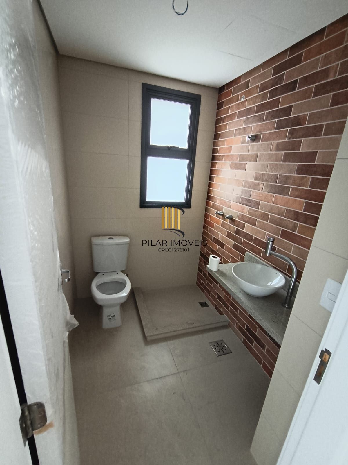 Apartamento 2 dormitórios, 1 suite, 1 vaga.