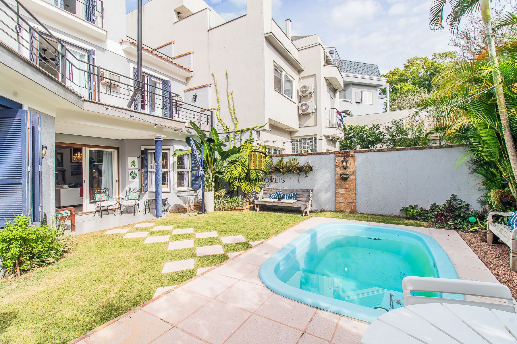 CASA DE 4 DORMITÓRIOS EM CONDOMÍNIO - 320 m² - 4 VAGAS DE GARAGEM
