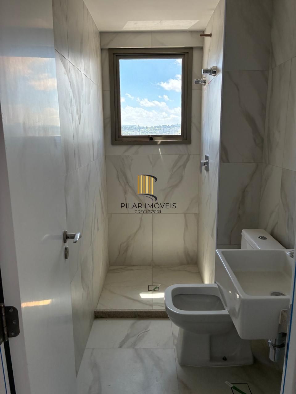 Lindo imóvel 2 dormitórios, 1 suíte, 64 m2, vaga de garagem no bairro Praia de Belas