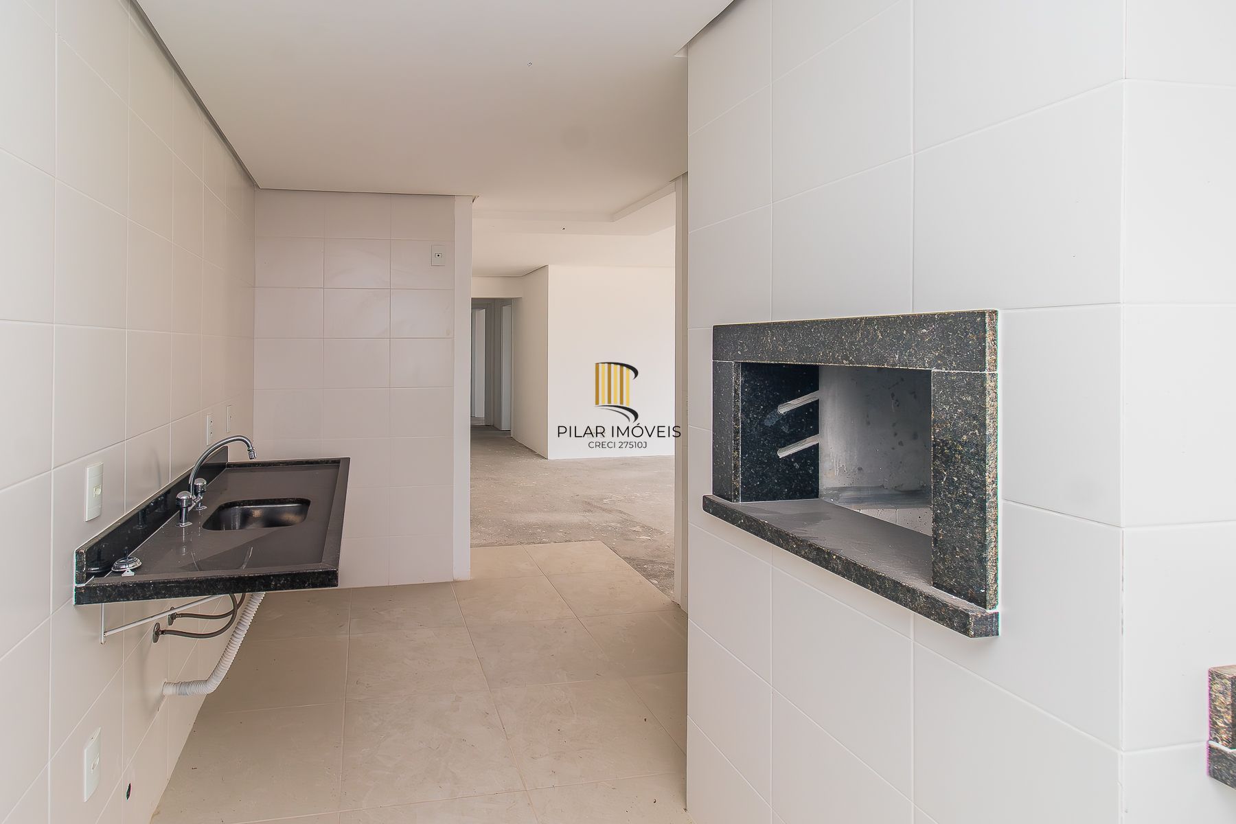 APARTAMENTO COBERTURA - 2 DORMS - 2 VAGAS - 166,21 m² - TRISTEZA